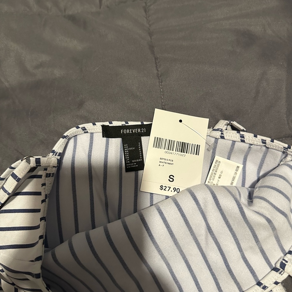Crop top bundle! - Picture 2 of 5
